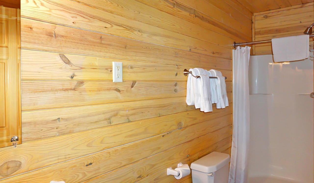 Wimberley Log Cabins Resort And Suites- Unit 8 ภายนอก รูปภาพ