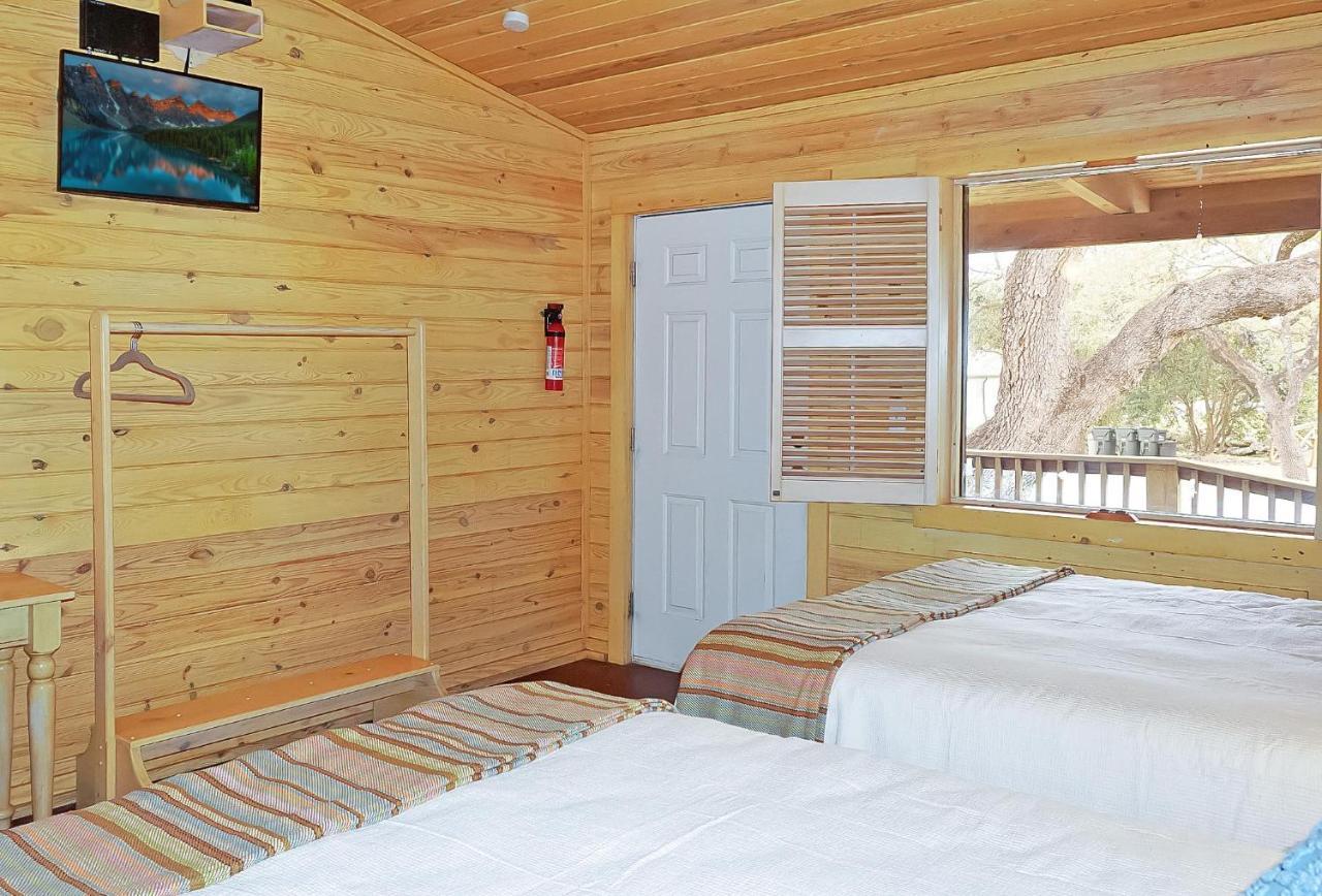Wimberley Log Cabins Resort And Suites- Unit 8 ภายนอก รูปภาพ